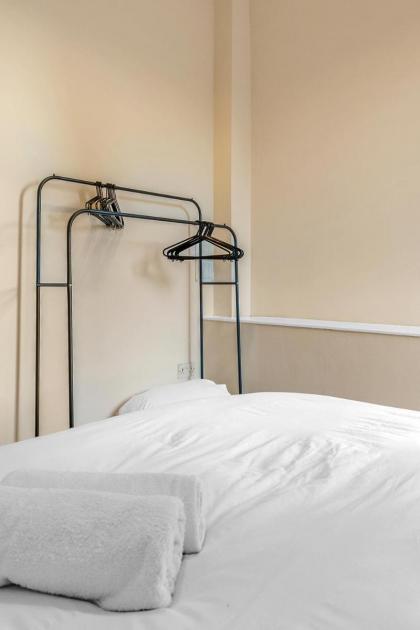 Edinburgh City Centre Jasmine Apartment -SLEEPS 7 - image 2