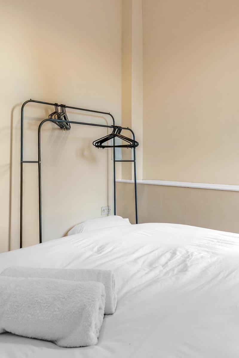 Edinburgh City Centre Jasmine Apartment -SLEEPS 7 - image 2