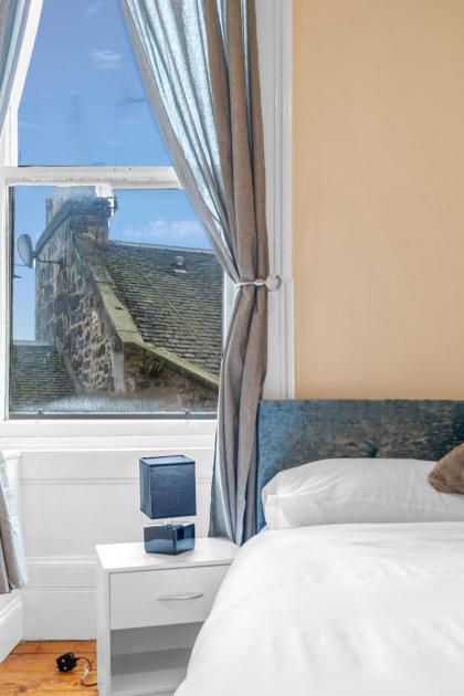 Edinburgh City Centre Jasmine Apartment -SLEEPS 7 - image 3
