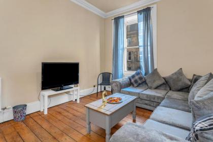 Edinburgh City Centre Jasmine Apartment -SLEEPS 7 - image 4