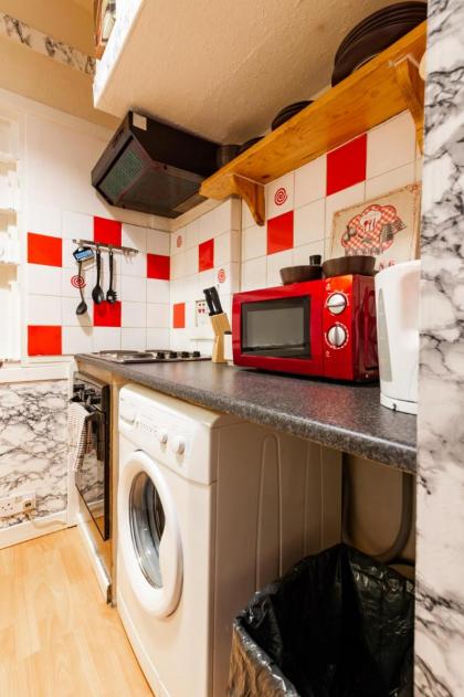 Edinburgh City Centre Hamza Apartment - image 13