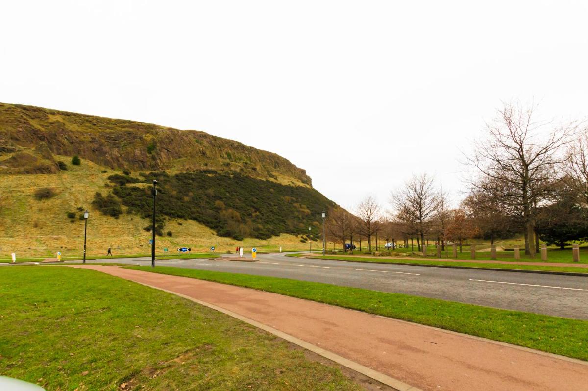 Edinburgh City Centre Hamza Apartment - image 6