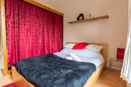 Edinburgh City Centre Hamza Apartment - image 9