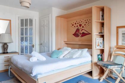 Tony Asga - Tony's Apartment HEART OF EDINBURGH CITY CENTRE sleeps 2 Edinburgh