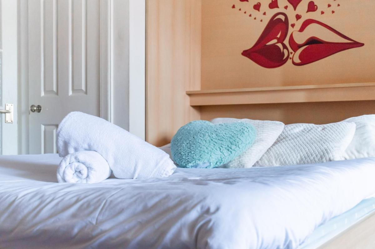 Tony Asga - Tony's Apartment HEART OF EDINBURGH CITY CENTRE sleeps 2 - image 3