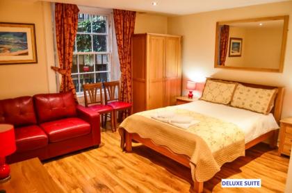 Edinburgh City Suites - image 14