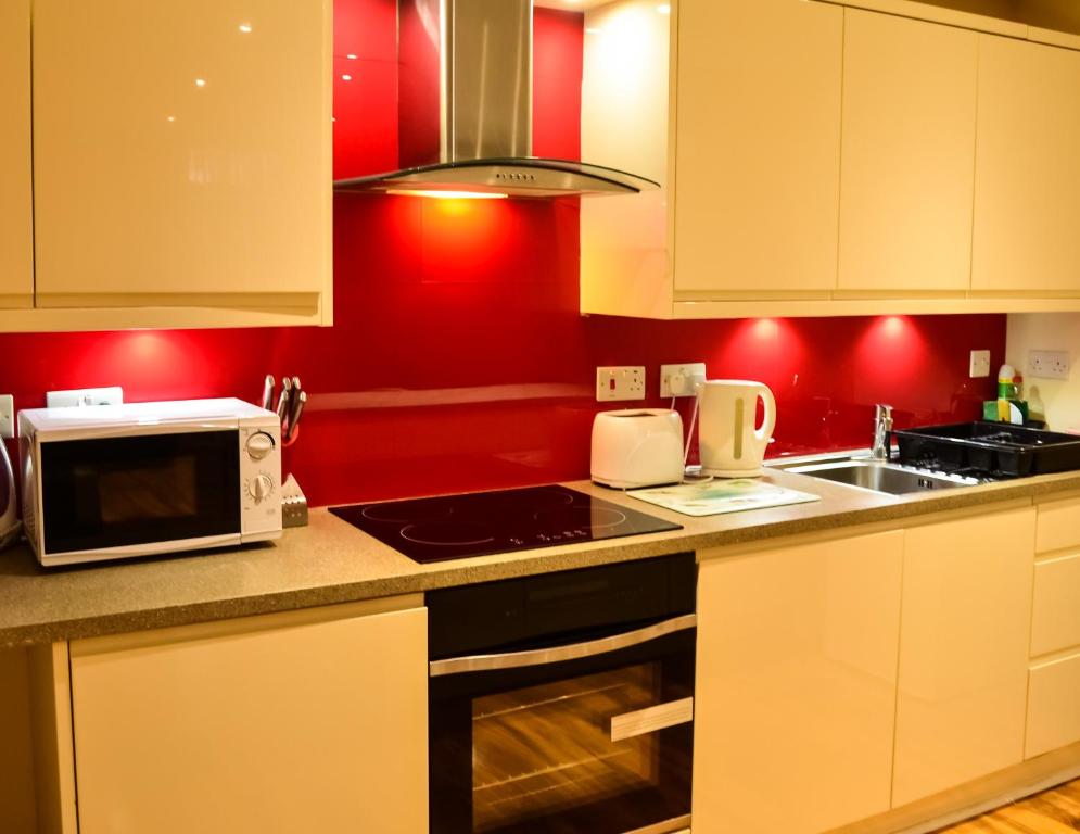 Edinburgh City Suites - image 2