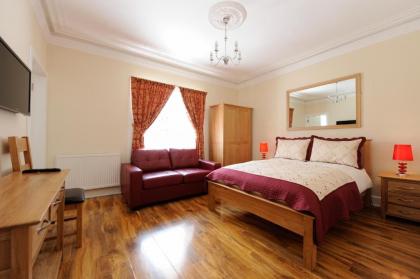 Edinburgh City Suites - image 20