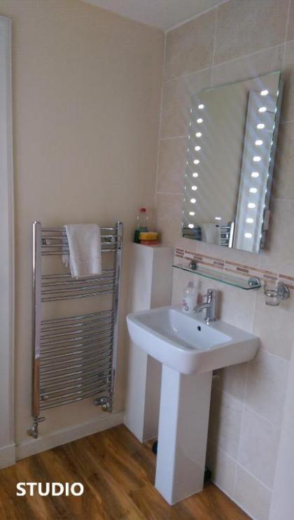 Edinburgh City Suites - image 8