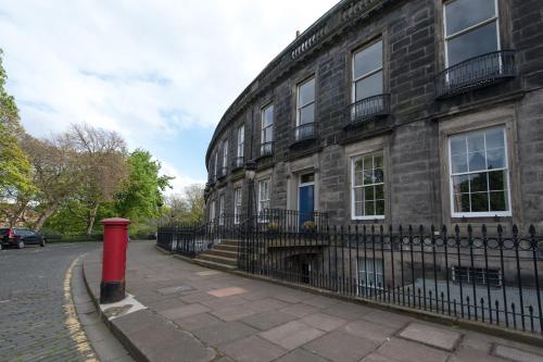 City Retreat Edinburgh ApartHotels - image 4