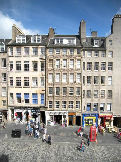 Royal Mile Edinburgh - 2 Bedroom Apartment - image 10
