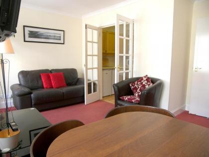 Royal Mile Edinburgh - 2 Bedroom Apartment - image 2