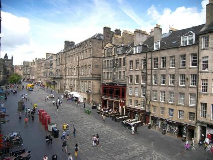 Royal Mile Edinburgh - 2 Bedroom Apartment - image 4