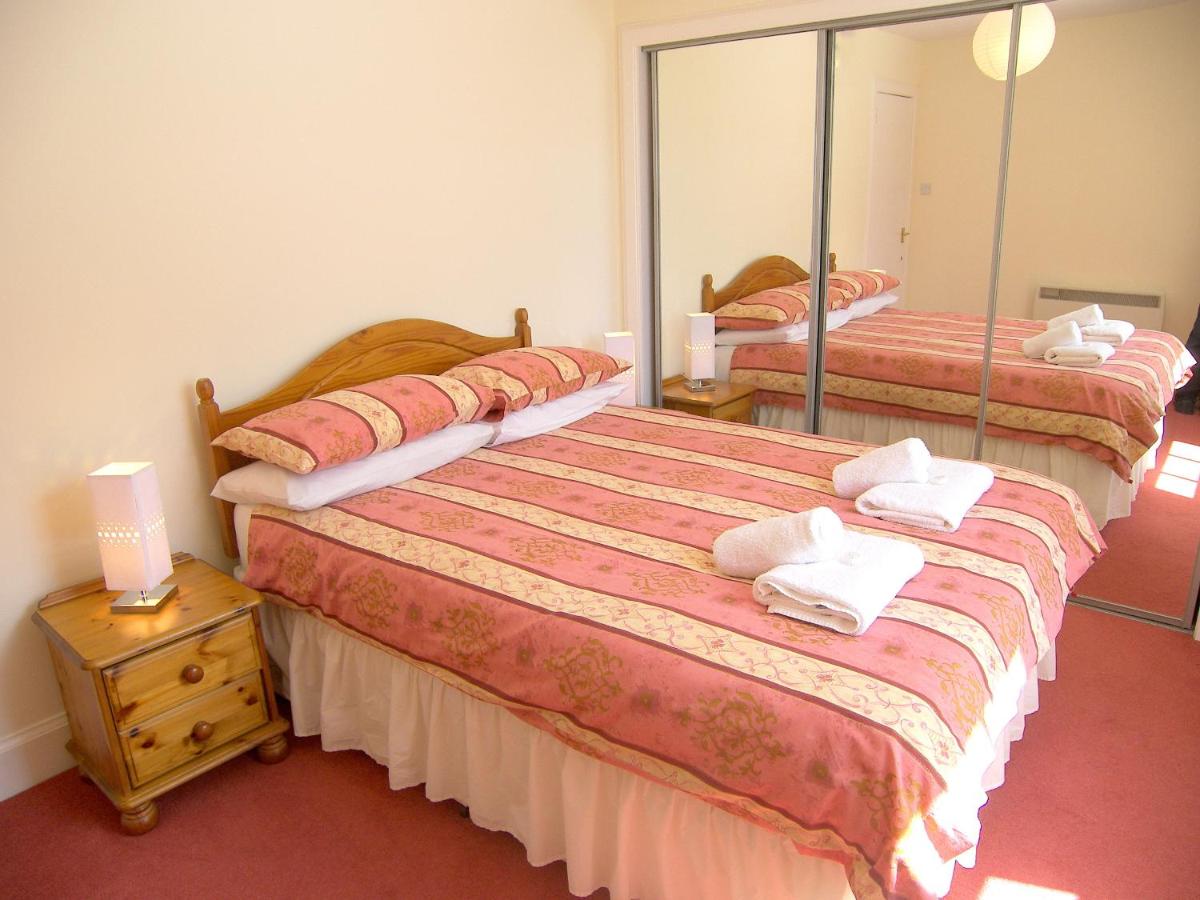 Royal Mile Edinburgh - 2 Bedroom Apartment - image 5