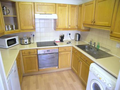 Royal Mile Edinburgh - 2 Bedroom Apartment - image 7