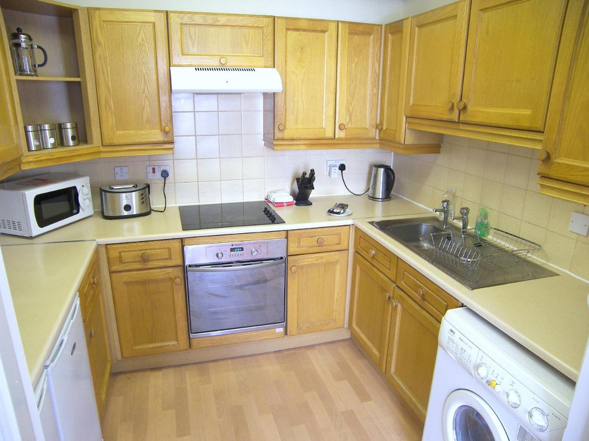 Royal Mile Edinburgh - 2 Bedroom Apartment - image 7