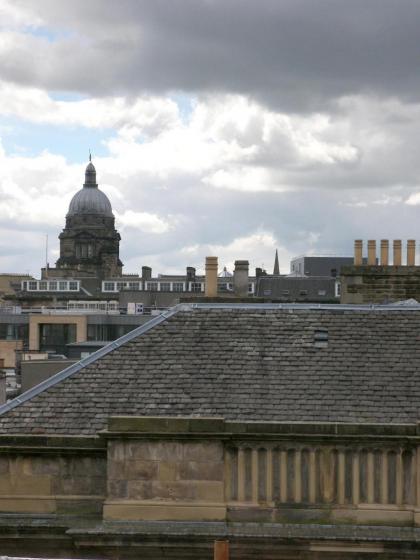 Royal Mile Edinburgh - 2 Bedroom Apartment - image 8