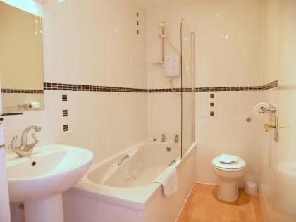 Royal Mile Edinburgh - 2 Bedroom Apartment - image 9