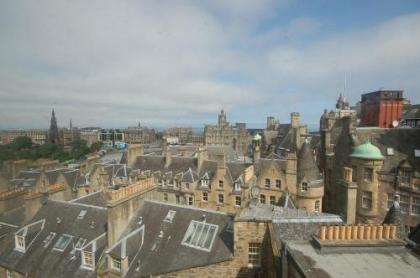 High St Flat - image 14