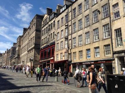 High St Flat - image 15