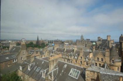 High St Flat - image 16