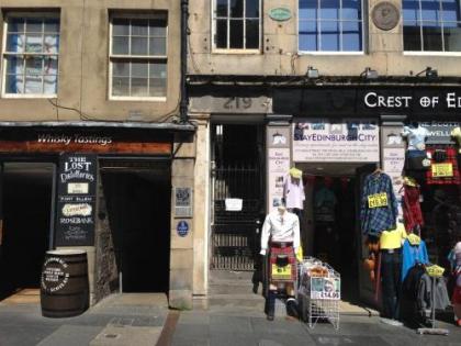 High St Flat - image 17