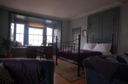 High St Flat - image 7