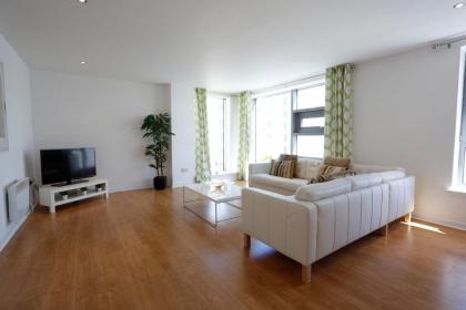 Edinburgh Waterfront Apartments - image 14