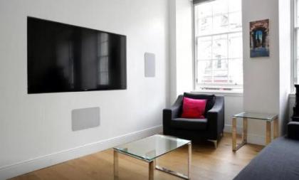 Clamshell Land - Royal Mile - image 15