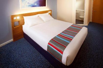 Travelodge Edinburgh Dreghorn - image 11