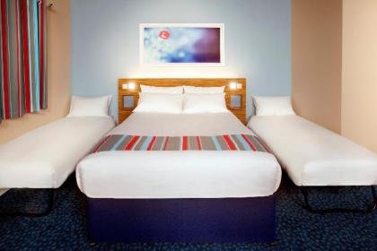 Travelodge Edinburgh Dreghorn - image 3