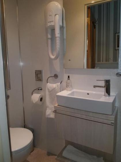 Lauderville guest house - image 12