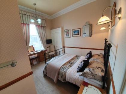Lauderville guest house - image 3