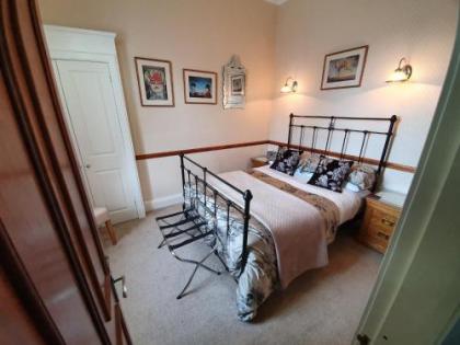 Lauderville guest house - image 5