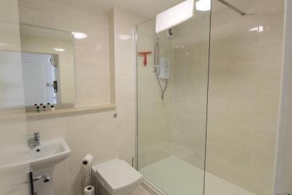 Lochrin Apartments - image 2