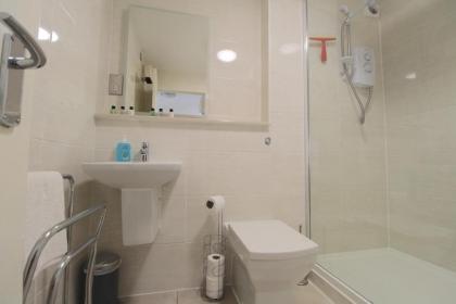 Lochrin Apartments - image 4