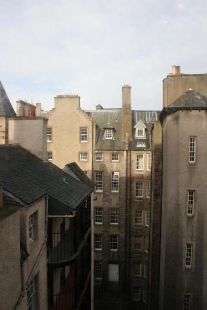 Royal Mile Budget Apartments - image 3