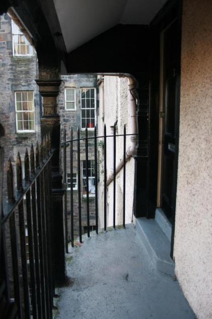 Royal Mile Budget Apartments - image 8