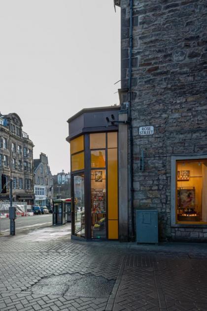 Edinburgh City Center Coady Apartment SLEEPS 5 FREE CAR PARK SPACE - image 12