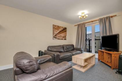 Edinburgh City Center Coady Apartment SLEEPS 5 FREE CAR PARK SPACE - image 17
