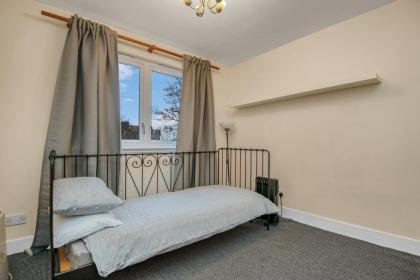 Edinburgh City Center Coady Apartment SLEEPS 5 FREE CAR PARK SPACE - image 26