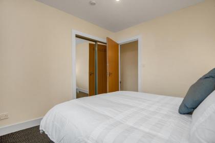 Edinburgh City Center Coady Apartment SLEEPS 5 FREE CAR PARK SPACE - image 28