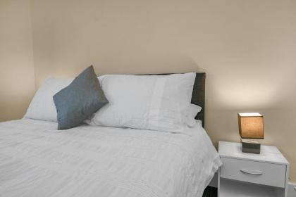 Edinburgh City Center Coady Apartment SLEEPS 5 FREE CAR PARK SPACE - image 29