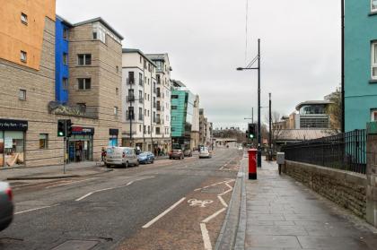 Edinburgh City Center Coady Apartment SLEEPS 5 FREE CAR PARK SPACE - image 4