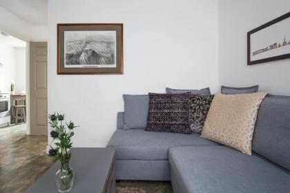 Grassmarket Apartment - image 13