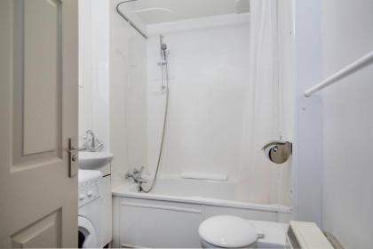 Grassmarket Apartment - image 2