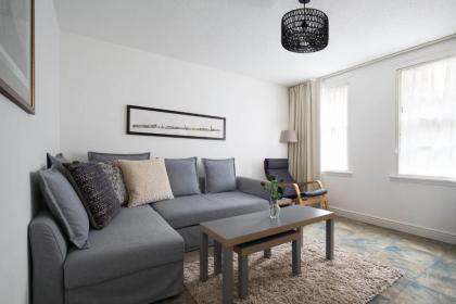 Grassmarket Apartment - image 4