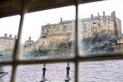 Grassmarket Apartment - image 6
