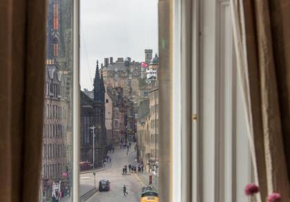 St Giles Royal Mile - image 26