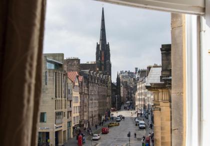St Giles Royal Mile - image 28